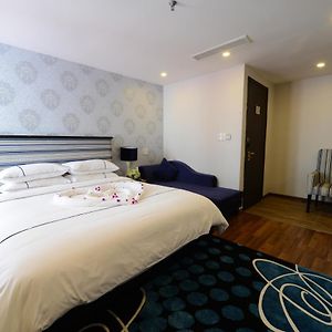 Connecting Room