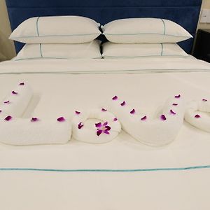 Honeymoon Suite